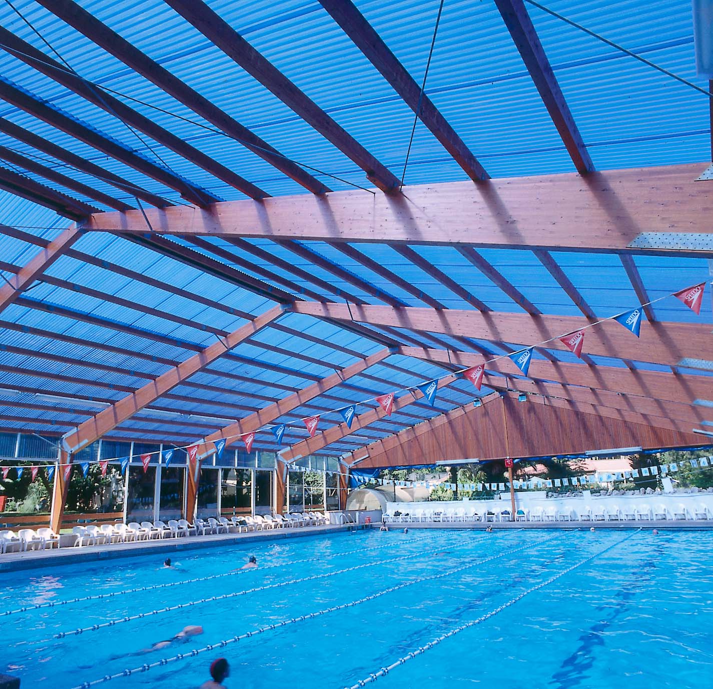 כיסוי בריכות שחייה