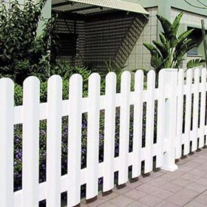 גדר פלסטיק לבנה