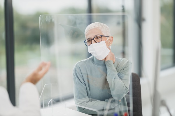 לוחות פרספקס להגנה נגד קורונה