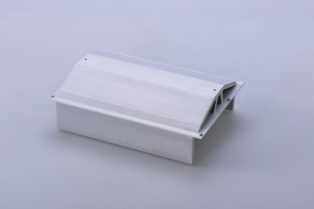 חיתוך אלומיניום לפי מידה: מדריך לשימושים וליתרונות שלו