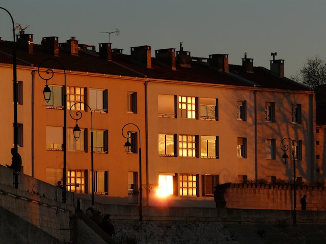 השוואת חיפויי גגות – טבלה מסכמת