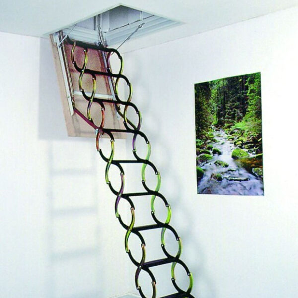 סולם מתקפל לעליית גג