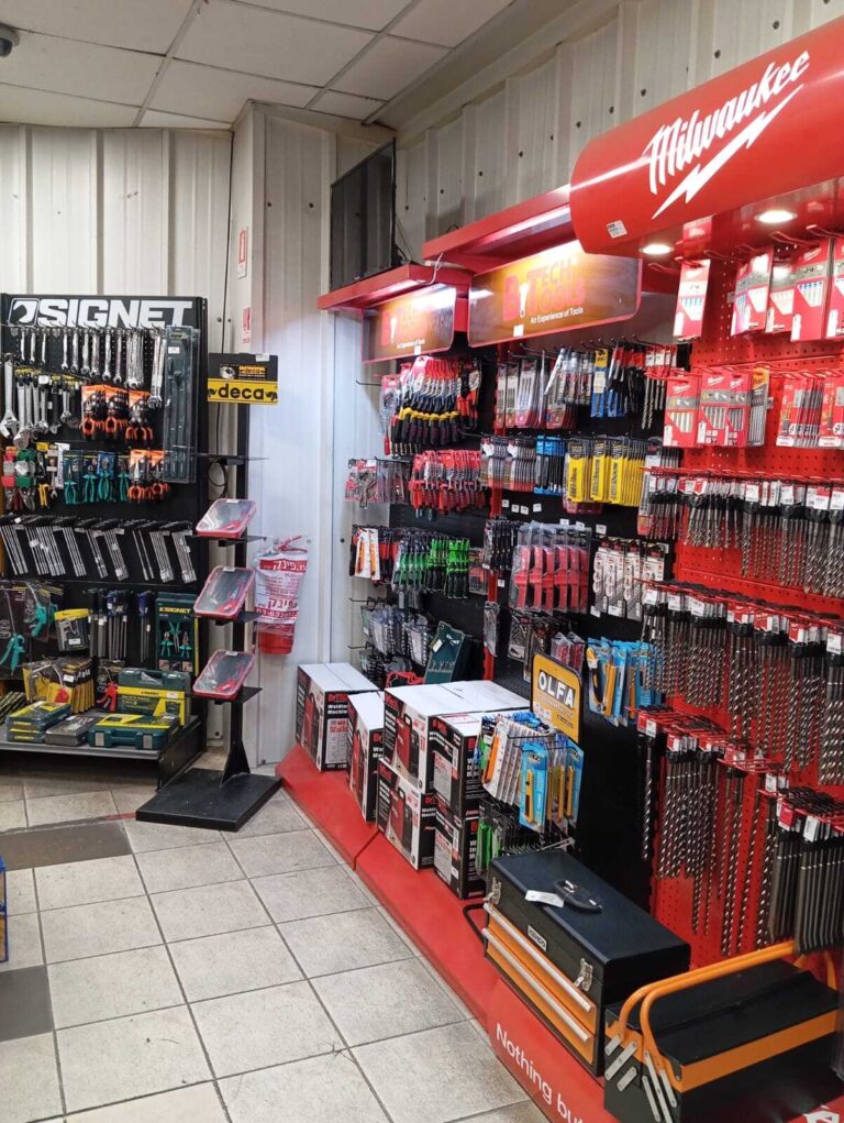 כלי עבודה במרזבית