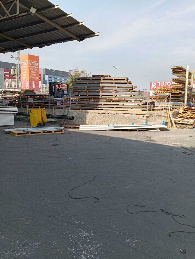 מרכז לוגיסטי פלסטיקה